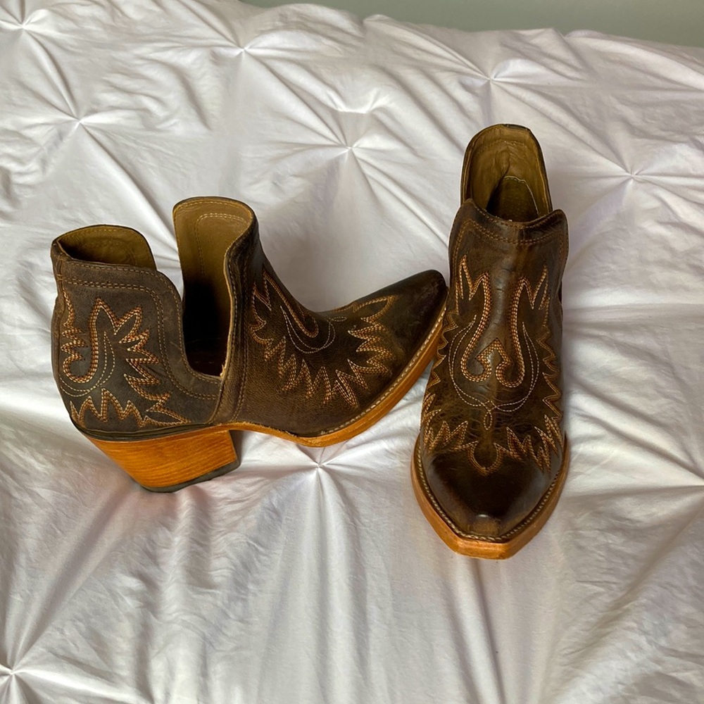 Ariat ankle high heeled boots size 6.5